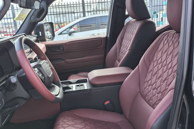 Used Toyota Prado 2024 2.4T Cross-Border BX Edition 5 Seats Interior 2
