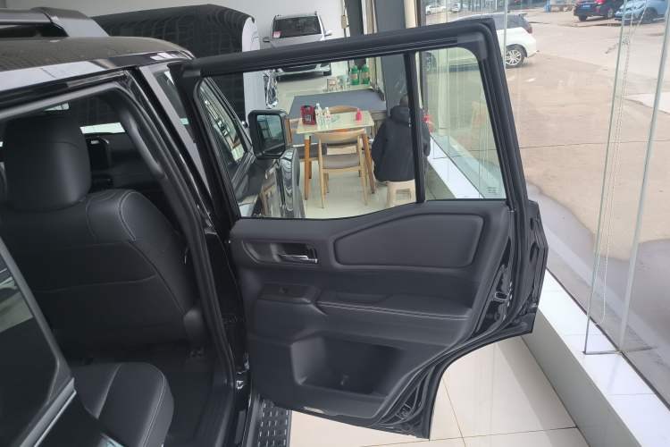 Used Toyota Prado 2024 2.4T All-Terrain TX Version 5 Seats Interior 6