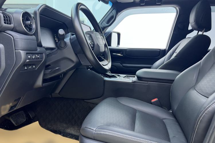 Used Toyota Prado 2024 2.4T All-Terrain TX Version 5 Seats Interior 6
