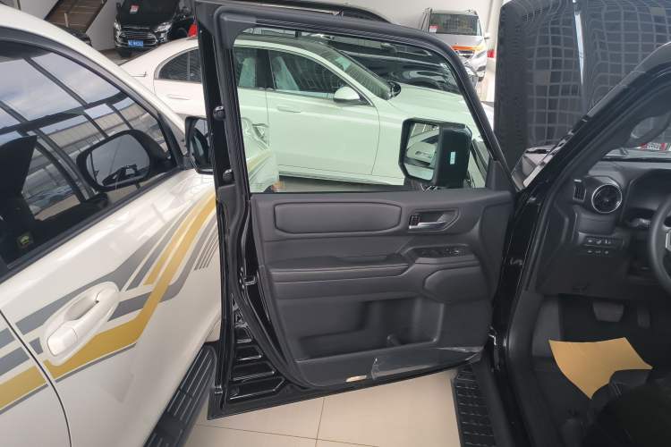 Used Toyota Prado 2024 2.4T All-Terrain TX Version 5 Seats Interior 7