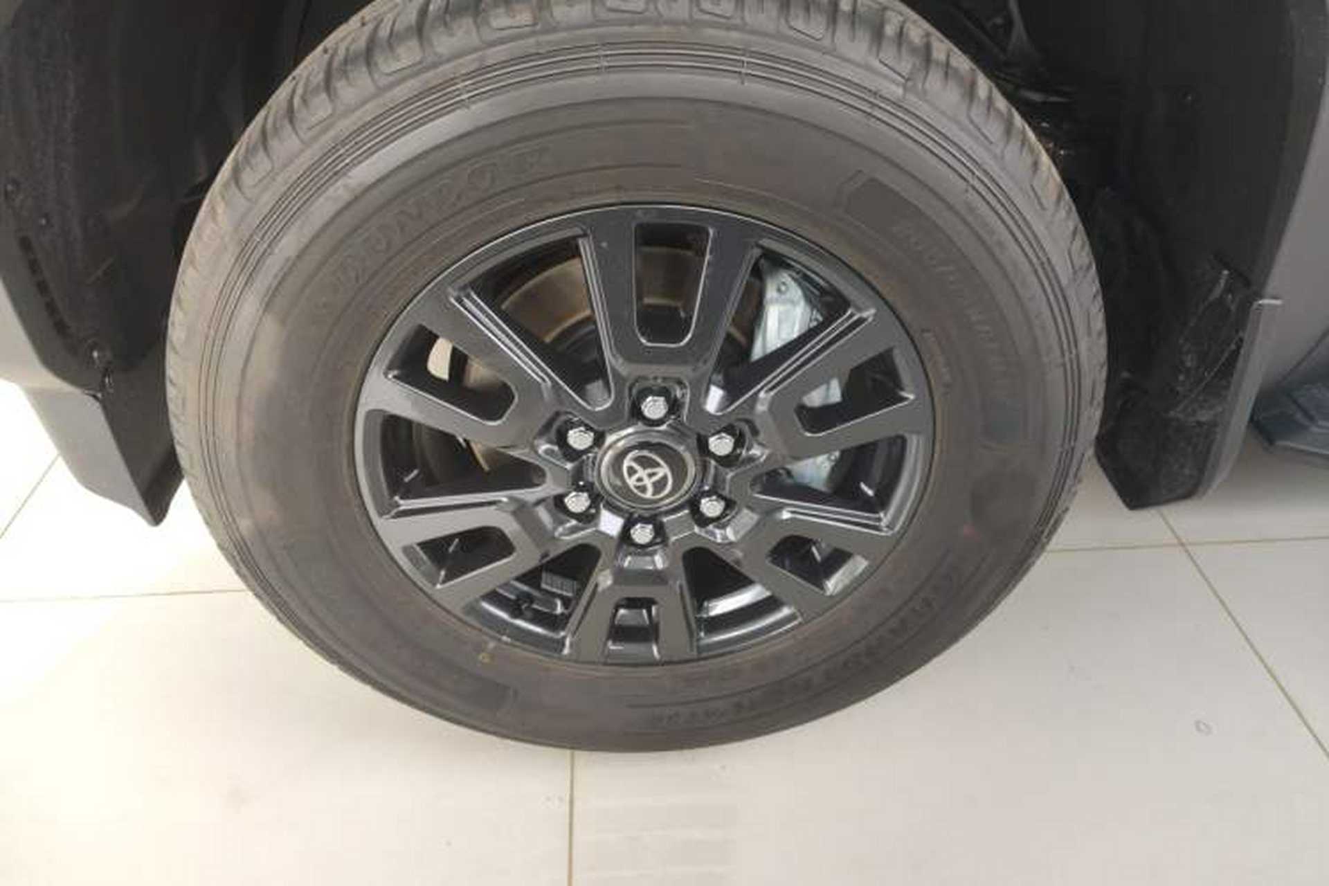 Used Toyota Prado 2024 2.4T All-Terrain TX Version 5 Seats Left Front Wheel Hub