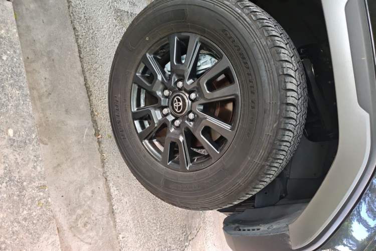 Used Toyota Prado 2024 2.4T All-Terrain TX Version 5 Seats Right Front Wheel Hub