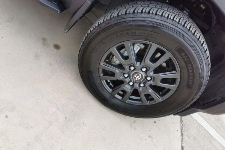 Used Toyota Prado 2024 2.4T All-Terrain TX Version 5 Seats Right Front Wheel Hub
