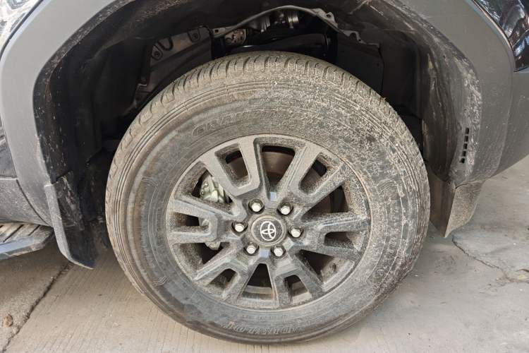 Used Toyota Prado 2024 2.4T All-Terrain TX Version 5 Seats Right Front Wheel Hub