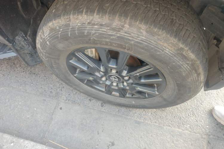 Used Toyota Prado 2024 2.4T All-Terrain TX Version 5 Seats Right Front Wheel Hub