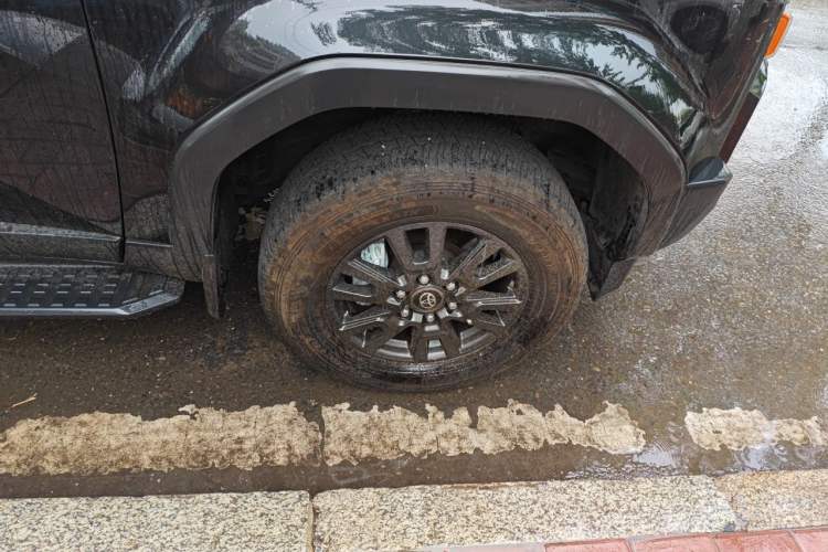 Used Toyota Prado 2024 2.4T All-Terrain TX Version 5 Seats Right Front Wheel Hub