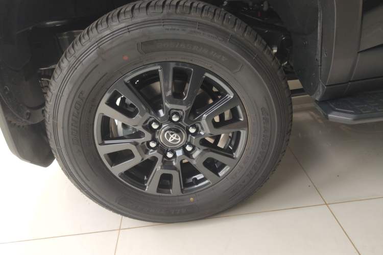 Used Toyota Prado 2024 2.4T All-Terrain TX Version 5 Seats Right Rear Wheel Hub