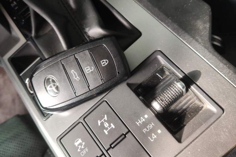 Used Toyota Prado 2024 2.4T All-Terrain TX Version 5 Seats Vehicle Key