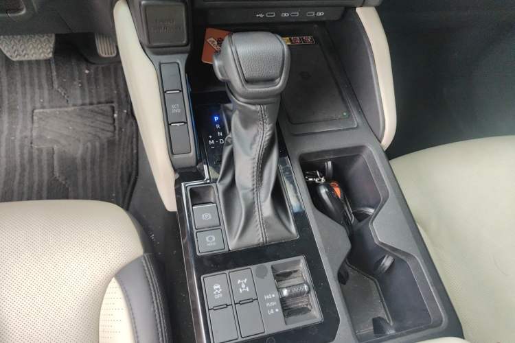 Used Toyota Prado 2024 2.4T Cross-Border BX Edition 5 Seats Gear Lever