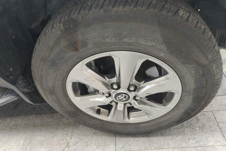 Used Toyota Prado 2024 2.4T Cross-Border BX Edition 5 Seats Right Front Wheel Hub