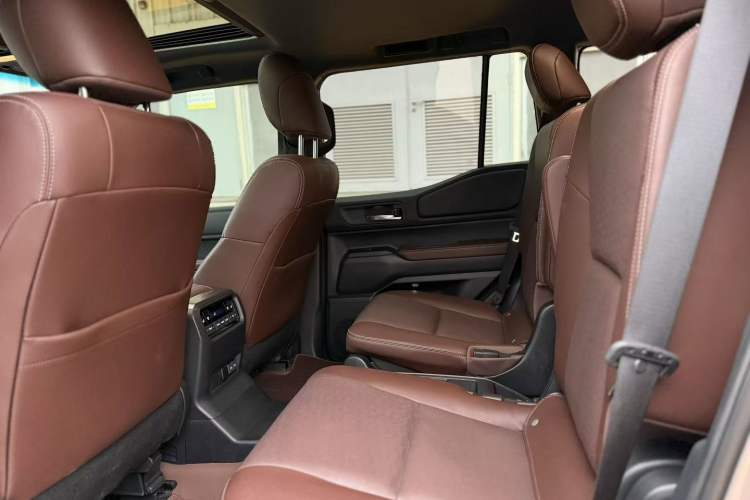 Used Toyota Prado 2024 2.4T Wilderness WX Edition 6 Seats Interior 4