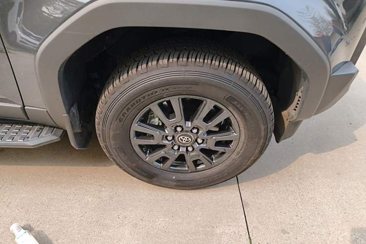 Used Toyota Prado 2024 2.4T All-Terrain TX Version 5 Seats Right Front Wheel Hub