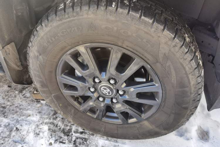 Used Toyota Prado 2024 2.4T All-Terrain TX Version 5 Seats Right Front Wheel Hub
