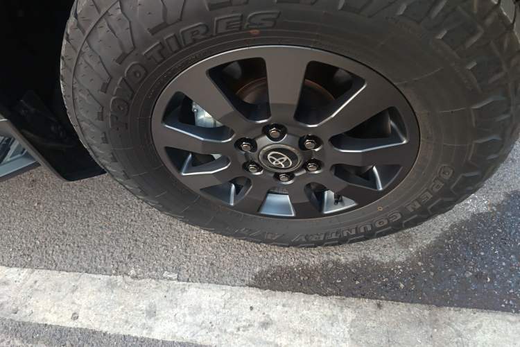 Used Toyota Prado 2024 2.4T Wilderness WX Edition 6 Seats Right Front Wheel Hub