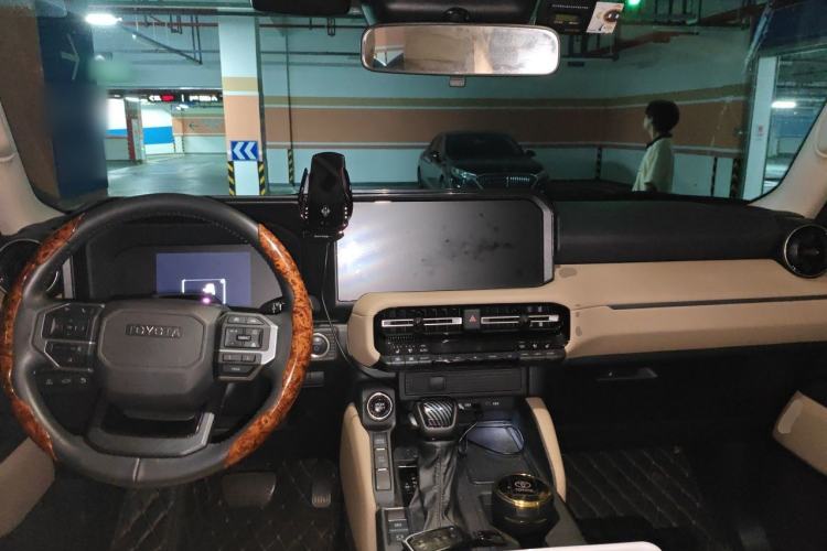 Used Toyota Prado 2024 2.4T All-Terrain TX Edition with 6 Seats Center Console