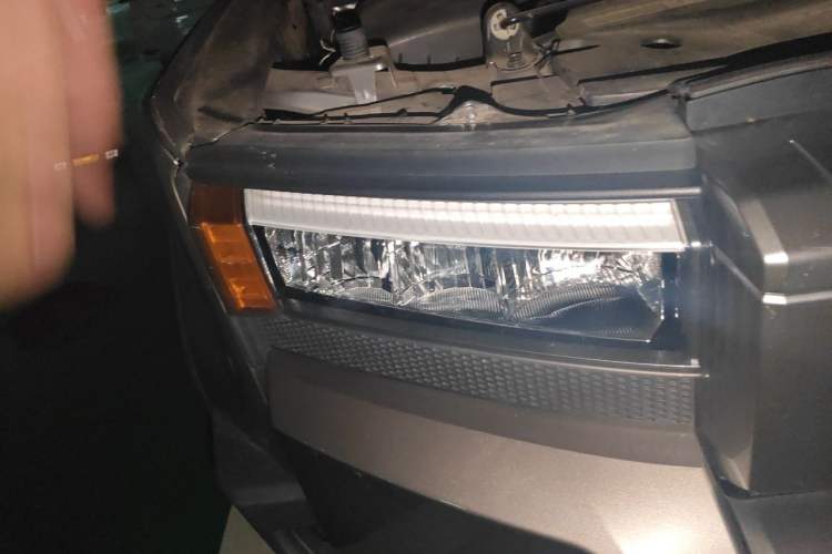 Used Toyota Prado 2024 2.4T All-Terrain TX Edition with 6 Seats Right Front Headlight