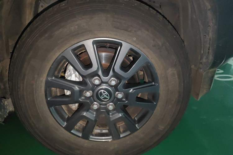 Used Toyota Prado 2024 2.4T All-Terrain TX Edition with 6 Seats Right Front Wheel Hub