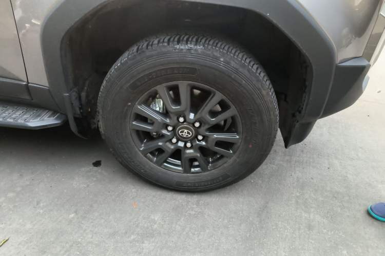 Used Toyota Prado 2024 2.4T All-Terrain TX Version 5 Seats Right Front Wheel Hub