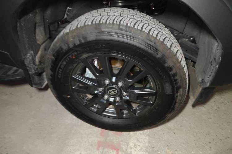 Used Toyota Prado 2024 2.4T All-Terrain TX Version 5 Seats Right Front Wheel Hub