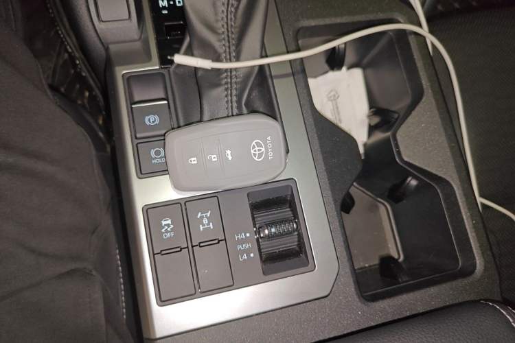 Used Toyota Prado 2024 2.4T All-Terrain TX Version 5 Seats Vehicle Key