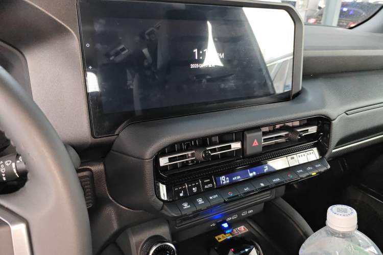 Used Toyota Prado 2024 2.4T All-Terrain TX Version 5 Seats Audio And AC Panel
