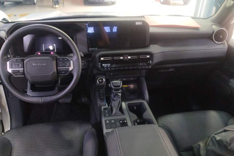 Used Toyota Prado 2024 2.4T All-Terrain TX Version 5 Seats Center Console