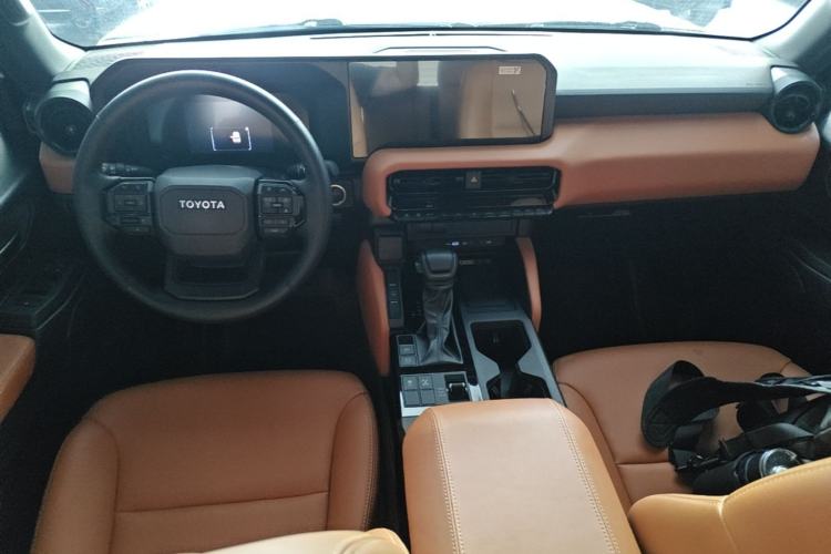 Used Toyota Prado 2024 2.4T Cross-Border BX Edition 5 Seats Center Console