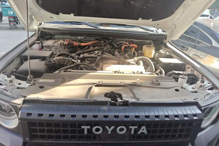 Used Toyota Prado 2024 2.4T Cross-Border BX Edition 5 Seats Engine Bay