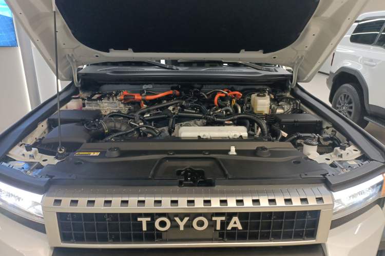 Used Toyota Prado 2024 2.4T All-Terrain TX Version 5 Seats Engine Bay