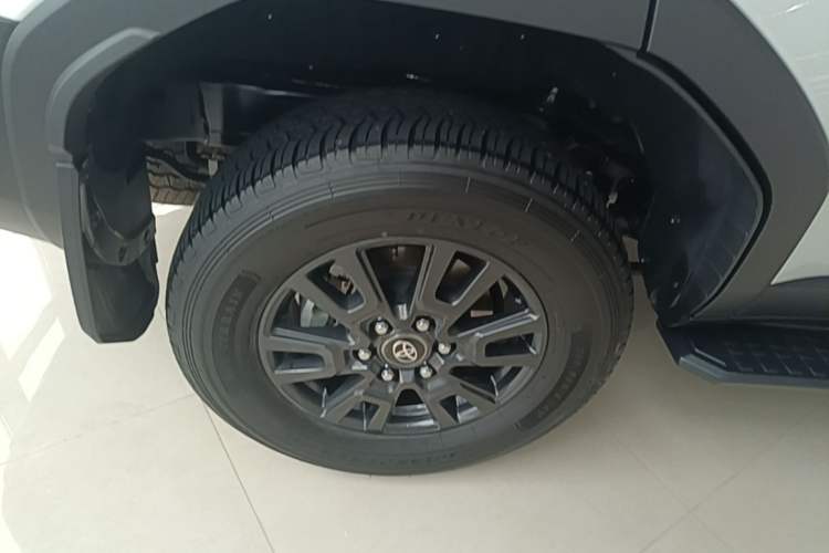 Used Toyota Prado 2024 2.4T All-Terrain TX Version 5 Seats Exterior 5