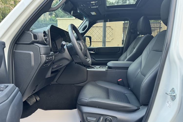 Used Toyota Prado 2024 2.4T All-Terrain TX Version 5 Seats Interior 2