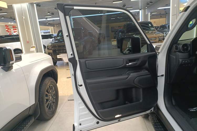 Used Toyota Prado 2024 2.4T All-Terrain TX Version 5 Seats Left Front Door Interior