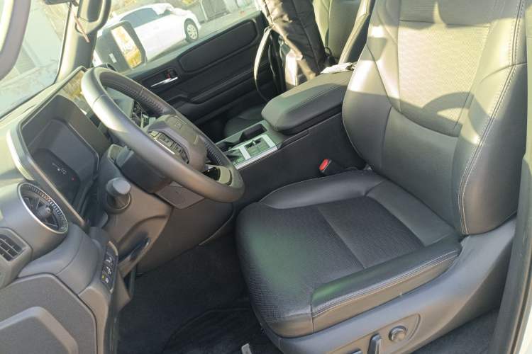 Used Toyota Prado 2024 2.4T All-Terrain TX Version 5 Seats Left Front Seat