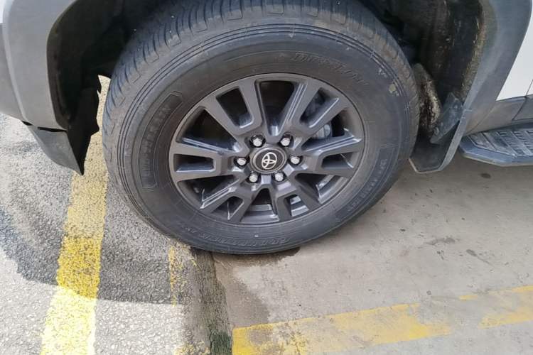Used Toyota Prado 2024 2.4T All-Terrain TX Version 5 Seats Left Front Wheel Hub