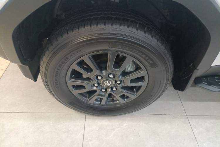 Used Toyota Prado 2024 2.4T All-Terrain TX Version 5 Seats Left Front Wheel Hub