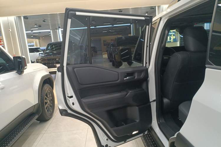 Used Toyota Prado 2024 2.4T All-Terrain TX Version 5 Seats Left Rear Door Interior