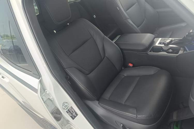 Used Toyota Prado 2024 2.4T All-Terrain TX Version 5 Seats Right Front Seat