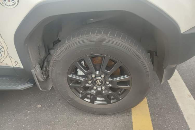 Used Toyota Prado 2024 2.4T All-Terrain TX Version 5 Seats Right Front Wheel Hub