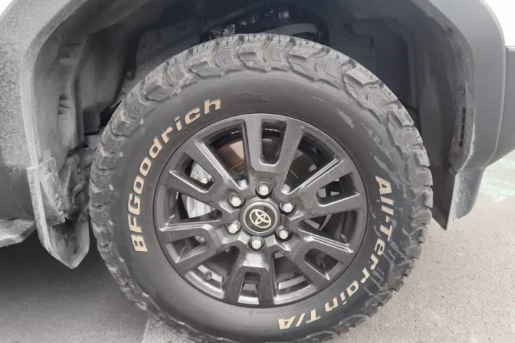 Used Toyota Prado 2024 2.4T All-Terrain TX Version 5 Seats Right Front Wheel Hub