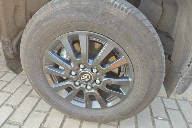 Used Toyota Prado 2024 2.4T Cross-Border BX Edition 5 Seats Right Front Wheel Hub