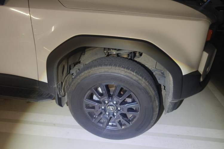 Used Toyota Prado 2024 2.4T All-Terrain TX Version 5 Seats Right Front Wheel Hub