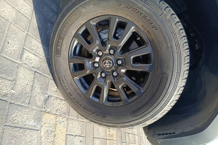 Used Toyota Prado 2024 2.4T All-Terrain TX Version 5 Seats Right Front Wheel Hub