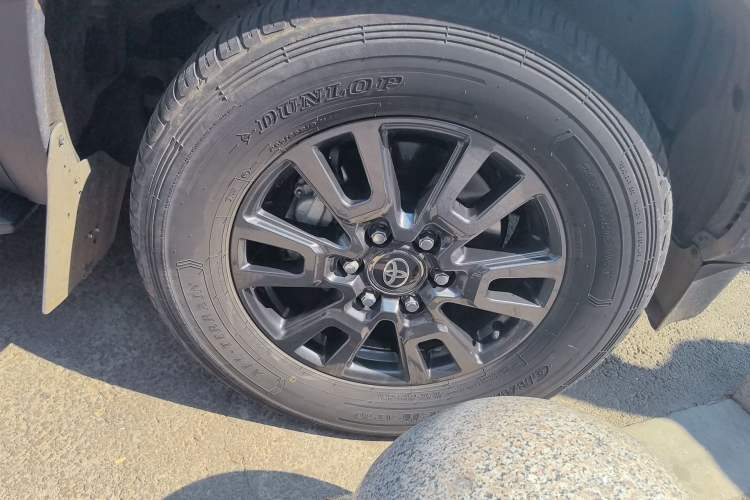 Used Toyota Prado 2024 2.4T All-Terrain TX Version 5 Seats Right Front Wheel Hub