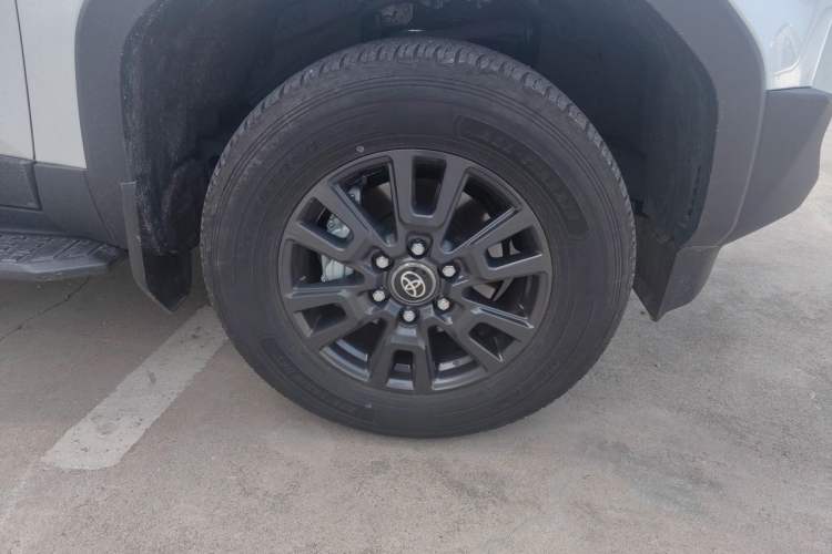 Used Toyota Prado 2024 2.4T All-Terrain TX Version 5 Seats Right Front Wheel Hub