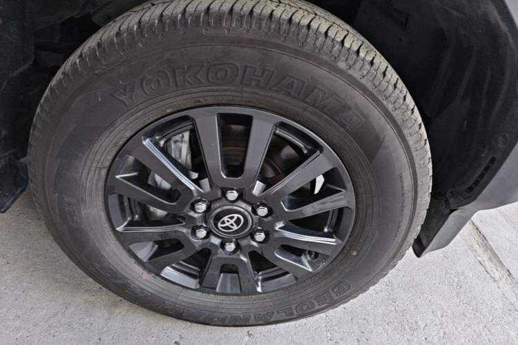 Used Toyota Prado 2024 2.4T Cross-Border BX Edition 5 Seats Right Front Wheel Hub