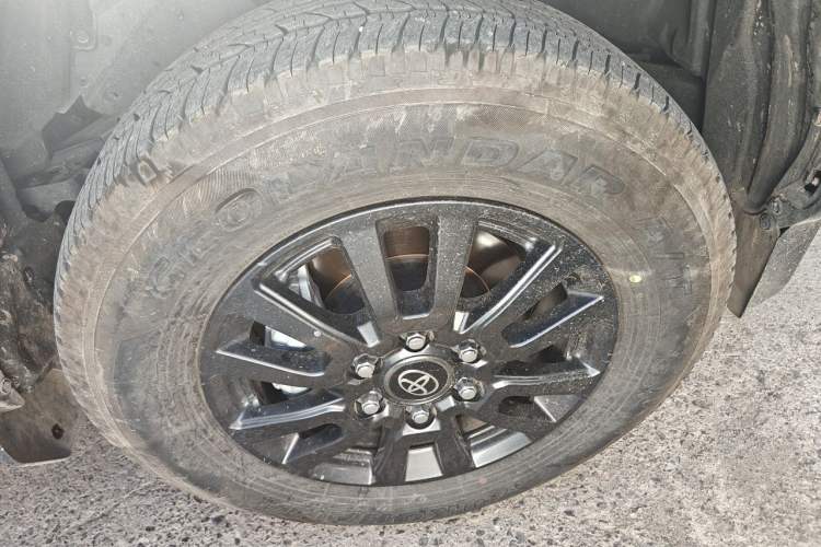 Used Toyota Prado 2024 2.4T Cross-Border BX Edition 5 Seats Right Front Wheel Hub