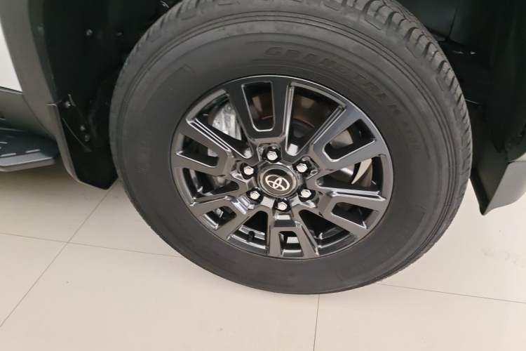 Used Toyota Prado 2024 2.4T All-Terrain TX Edition with 6 Seats Right Front Wheel Hub