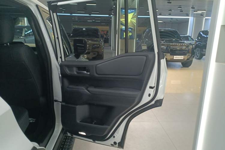 Used Toyota Prado 2024 2.4T All-Terrain TX Version 5 Seats Right Rear Door Interior