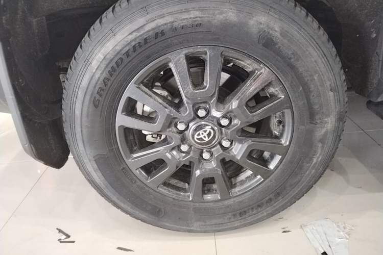 Used Toyota Prado 2024 2.4T All-Terrain TX Version 5 Seats Right Rear Wheel Hub
