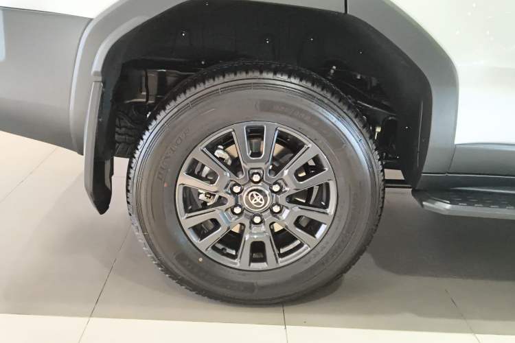 Used Toyota Prado 2024 2.4T All-Terrain TX Version 5 Seats Right Rear Wheel Hub